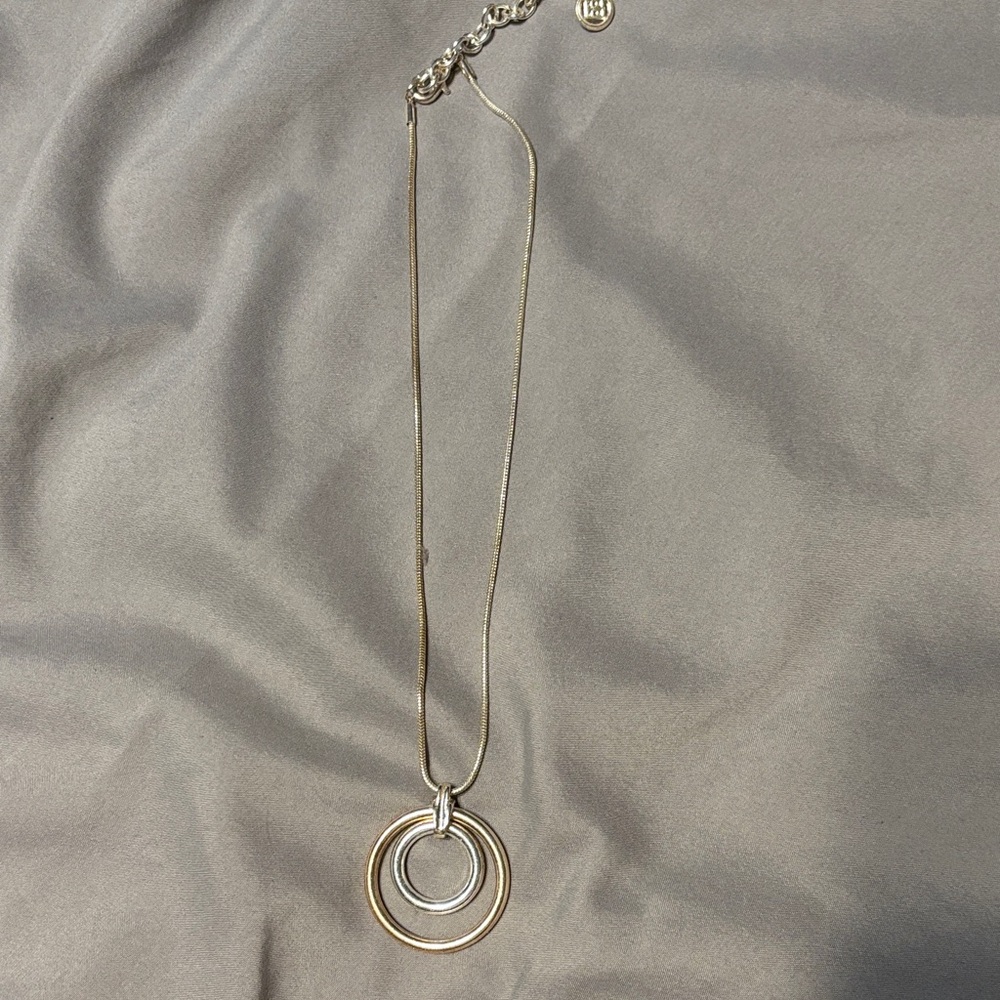 ☃️ NEW LOWER PRICE ☃️ ~ Silver and Gold Necklace